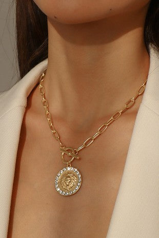 Rhinestone pendant necklace