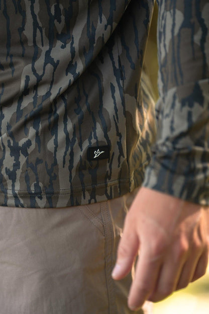 LIGHTWEIGHT PERFORMANCE HOODIE | MOSSY OAK BOTTOMLAND CAMO