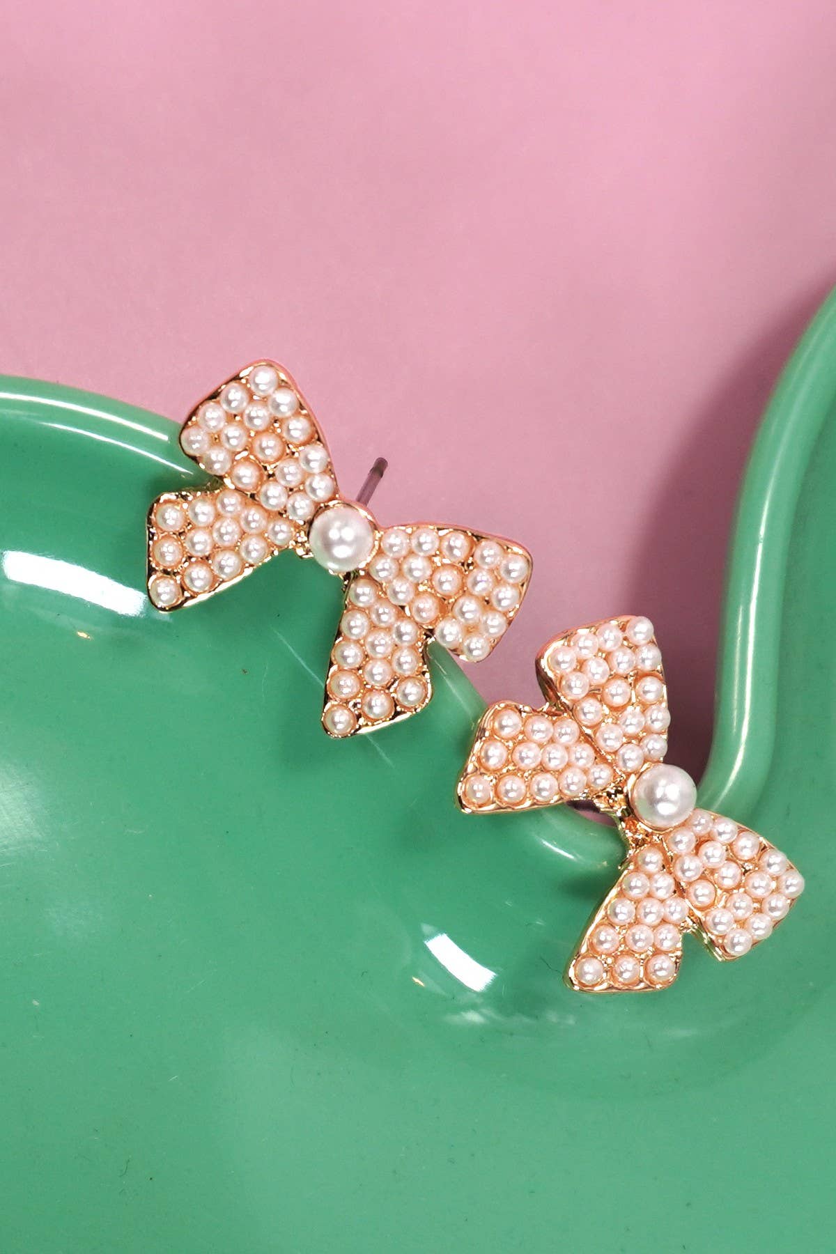 CLASSIC CHIC PEARL BOW STUD EARRING |